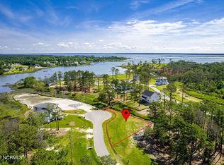 550 Avocet Dr, Beaufort, NC 28516