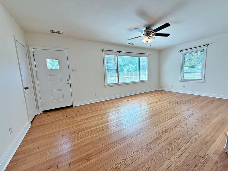 4838 Stanley Dr — Photo 18