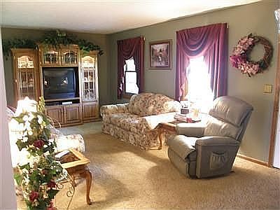 3rd image of 1713 Goldie Ln