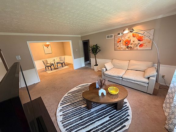 2nd image of 75 Mayflower Dr APT 4