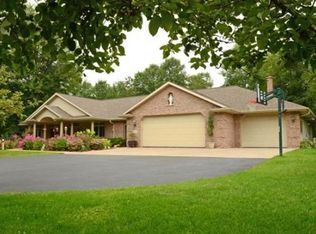 1912 Susie Dr, Suamico, WI 54173