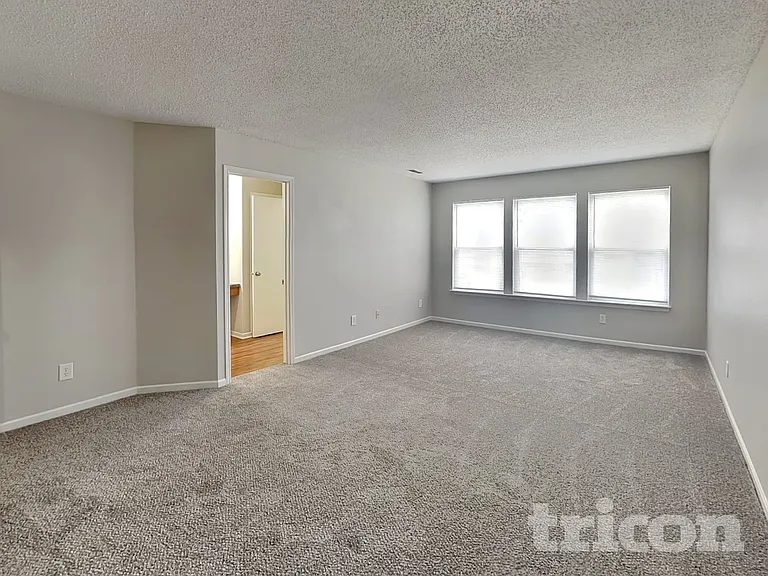 2729 Redland Ln — Photo 7