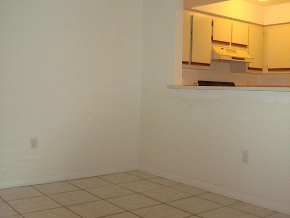 5th image of 2591 S Park Ave