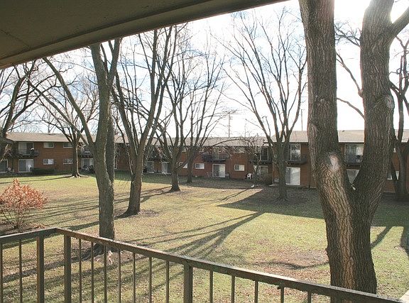 3rd image of 1835 W Hatherleigh Ct APT 2C