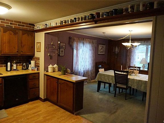4th image of 235 Belmont Ct W