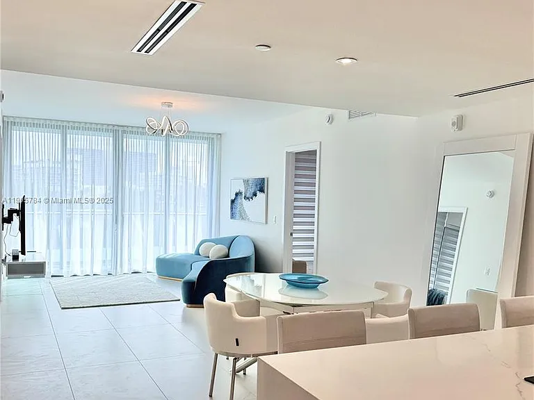 9901 E Bay Harbor Dr #505 — Photo 2