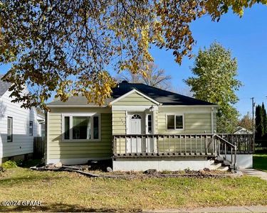 1313 Cherry St, Grand Forks, ND, 58201
