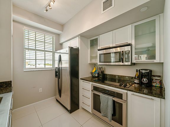 5th image of 235 NE 1st St #505