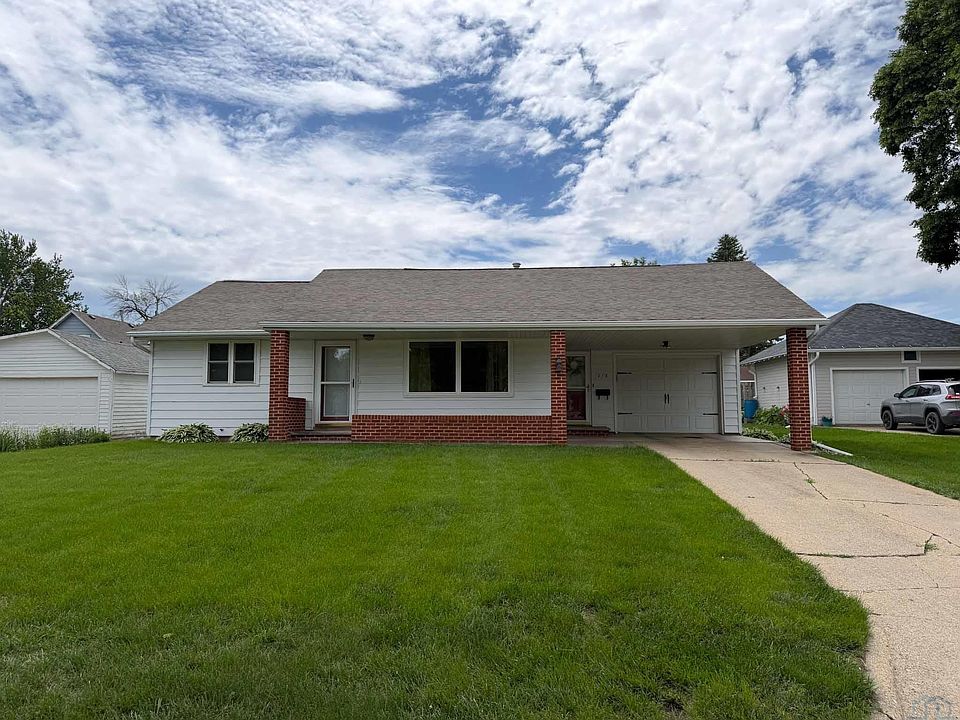 1st image of 218 4th St NE