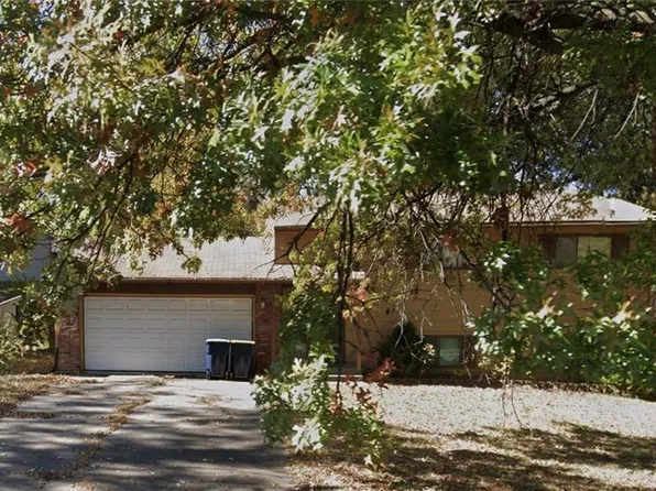 8918 Oak Trafficway, Kansas City, MO 64155
