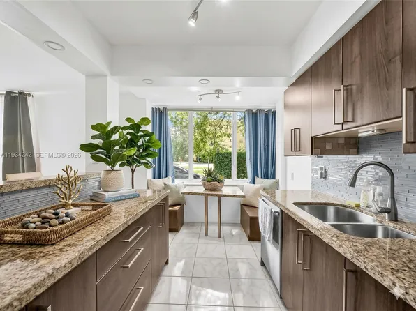 250 180th Dr APT 155, Sunny Isles Beach, FL 33160