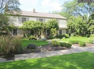 2662 Cranlyn Rd, Shaker Heights, OH 44122