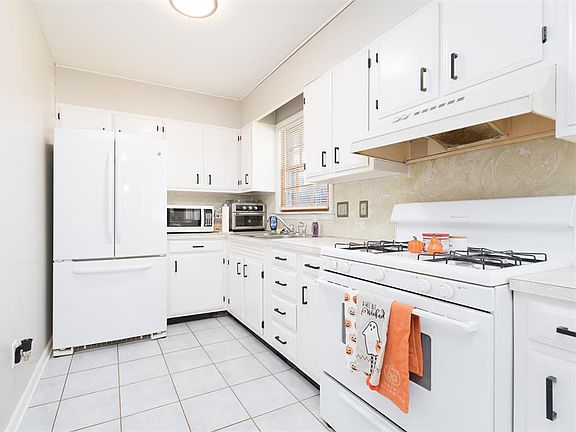 5th image of 1833 Suzanna Ct