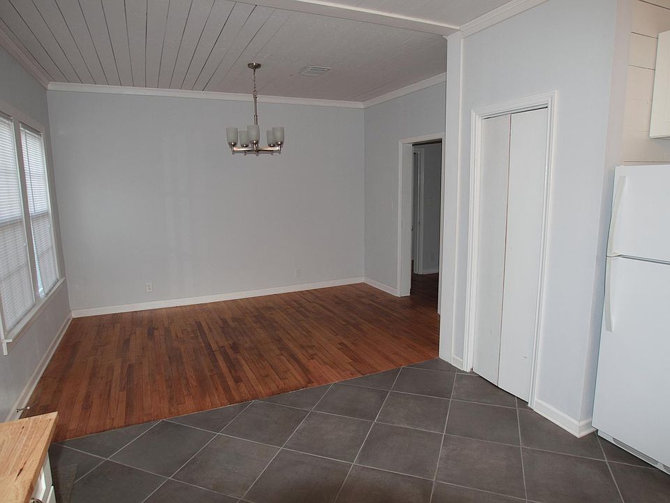 1st image of 302 College Ln