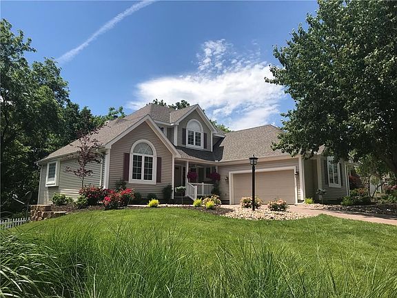 3rd image of 3406 E Devonshire Dr