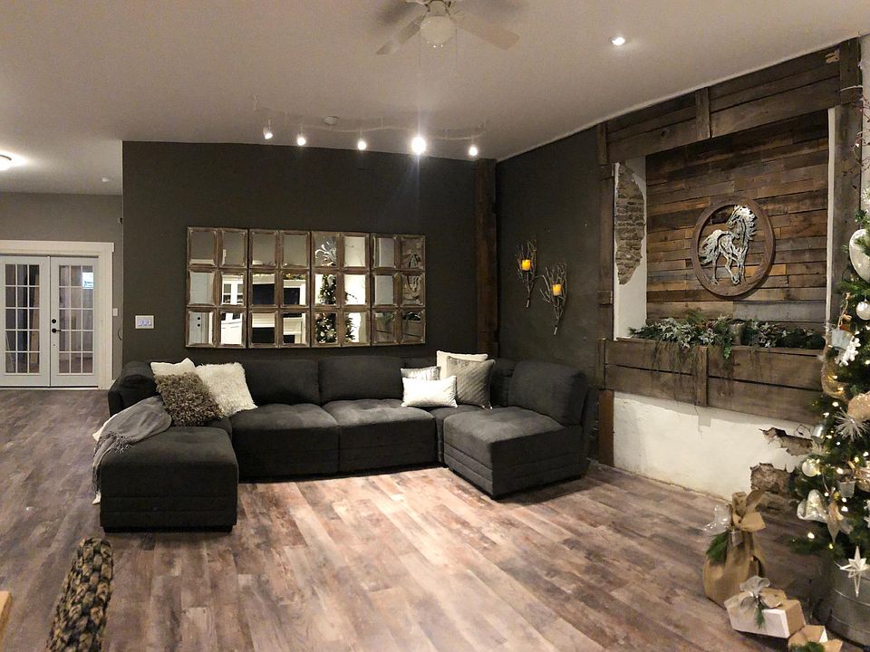 Cozy sitting area in open concept kitchen and living room