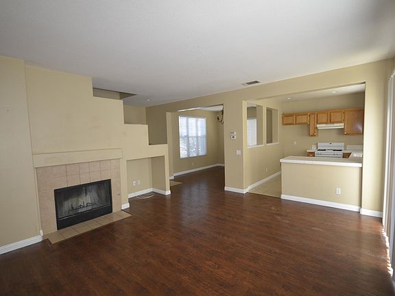 4th image of 22019 Witchhazel Ave