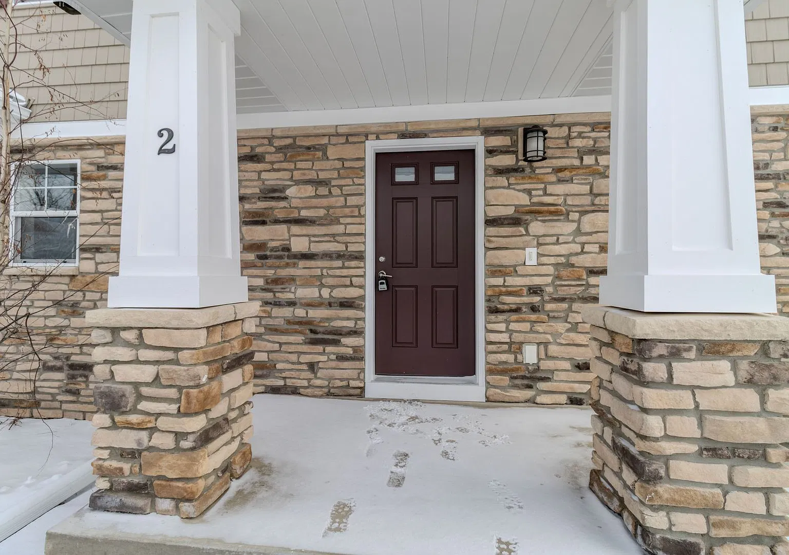 1548 Simsbury St — Photo 1