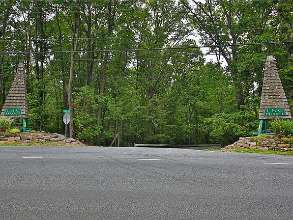3rd image of 11 Blueberry Ln