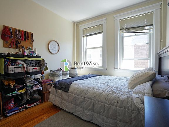 4th image of 1842 Commonwealth Ave #47
