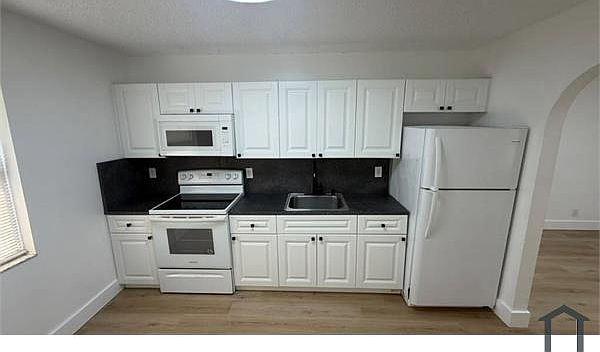 1st image of 220 NW 12th Ct #1