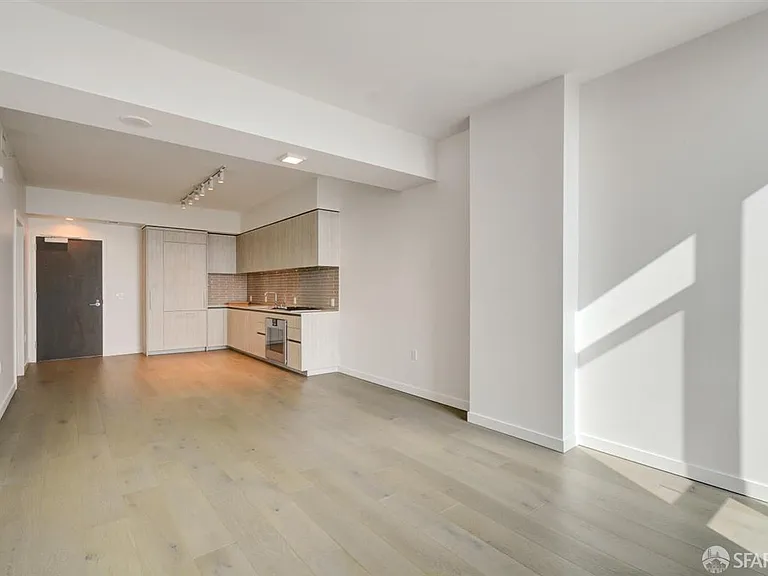1000 3rd St #916 — Photo 6