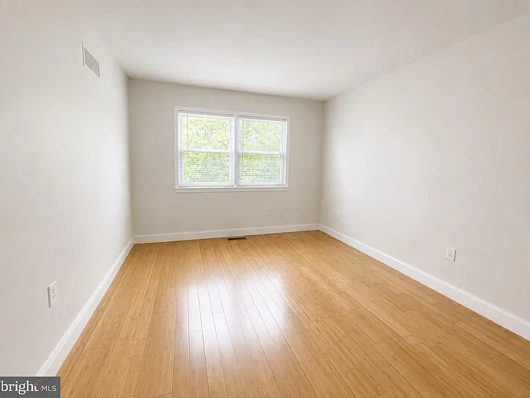 8828 Cottage St — Photo 12