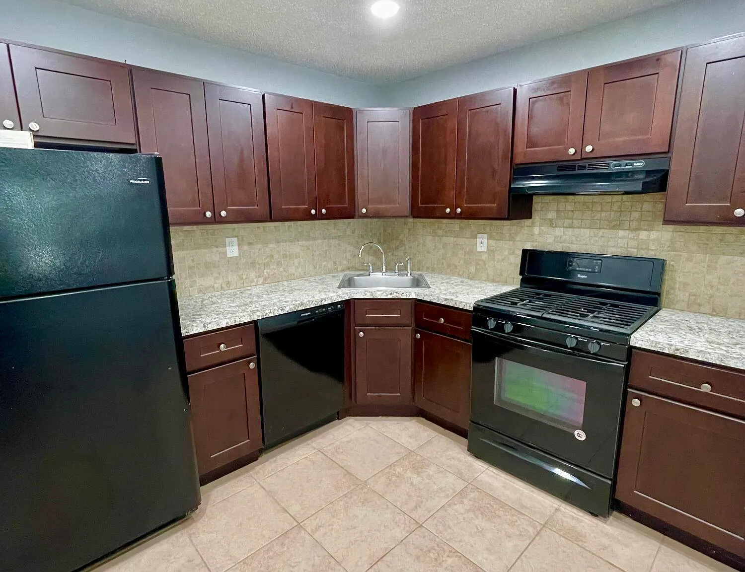 3 bed, 1.5 bath, 1197 sqft, $2,800 — Photo 4
