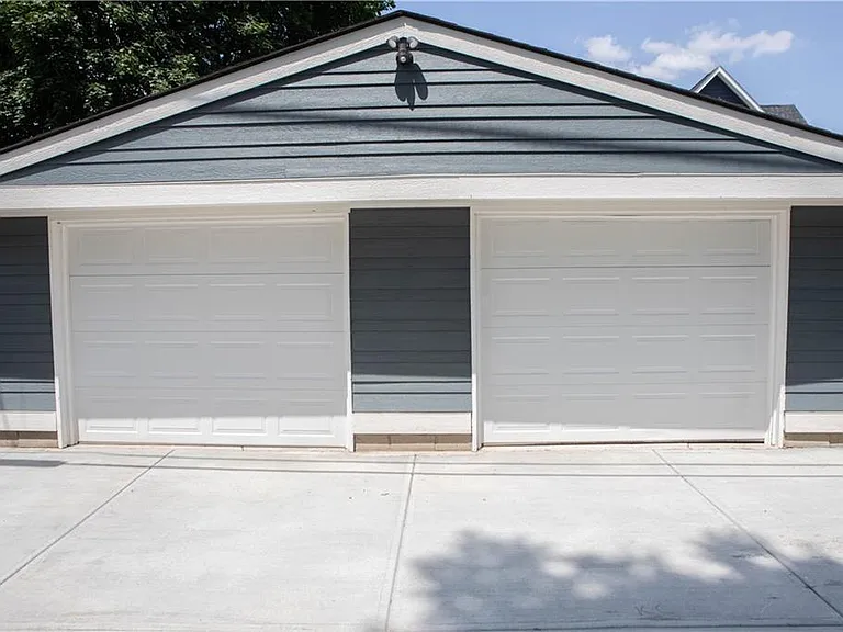 1709 Woodlawn Ave — Photo 32