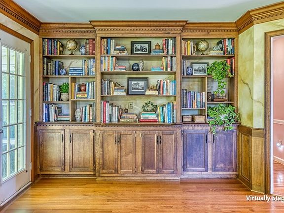 3rd image of 207 Daleview Cir