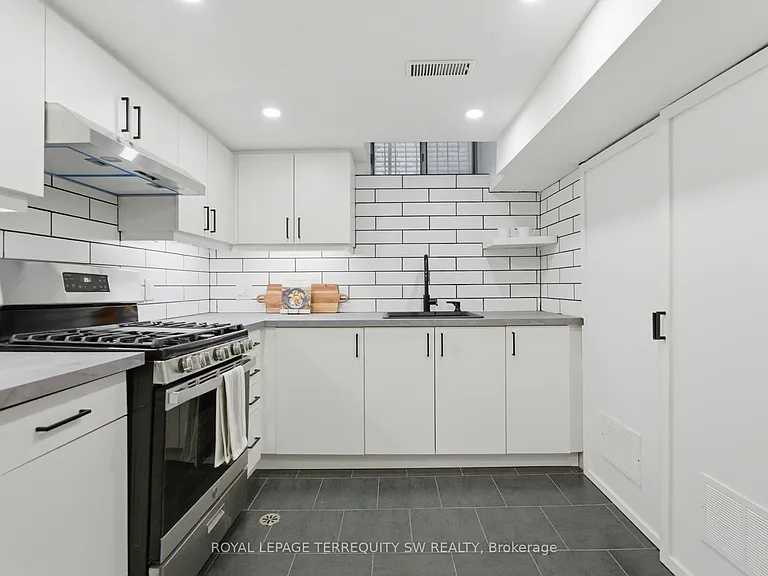 497 Ossington Ave #BASEMENT — Photo 21