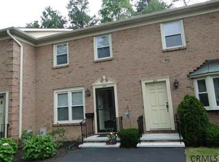235 Point Of Woods Dr, Albany, NY 12203