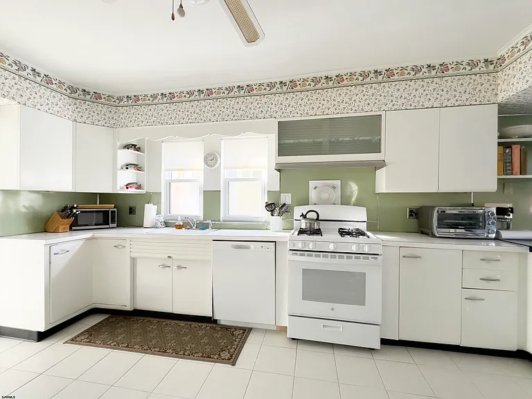 7401 Ventnor Ave — Photo 10