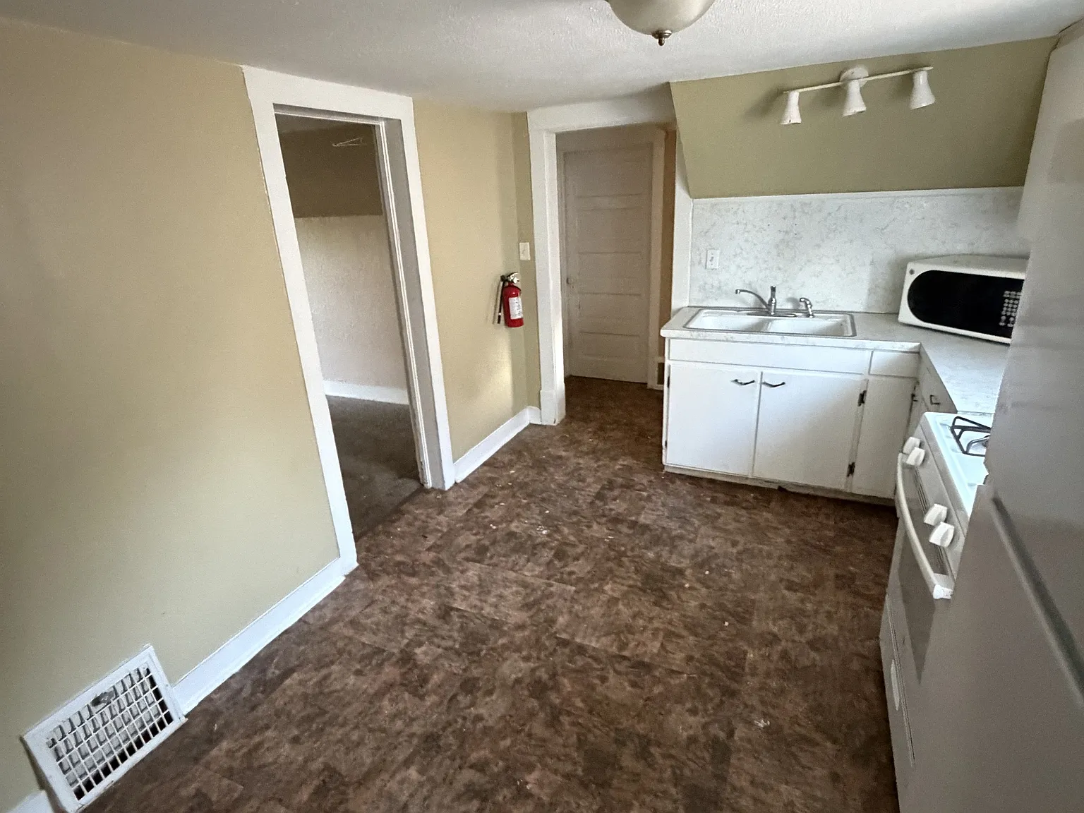 2916 Roosevelt Street - 2 — Photo 3