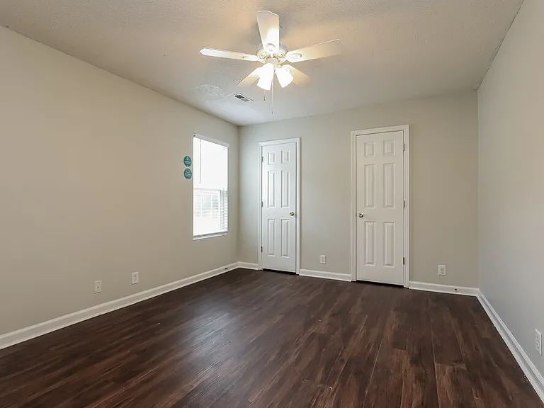 1464 Rochester Dr — Photo 10