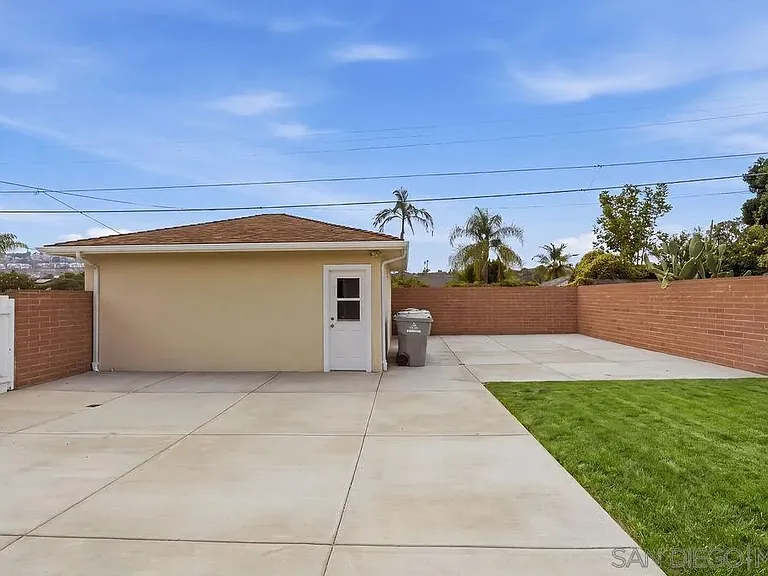 6593 Delfern St — Photo 24