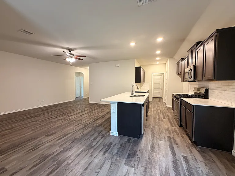 3413 Sabine Dr — Photo 6