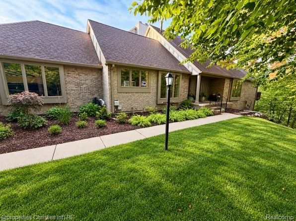 22241 Village Pines Dr