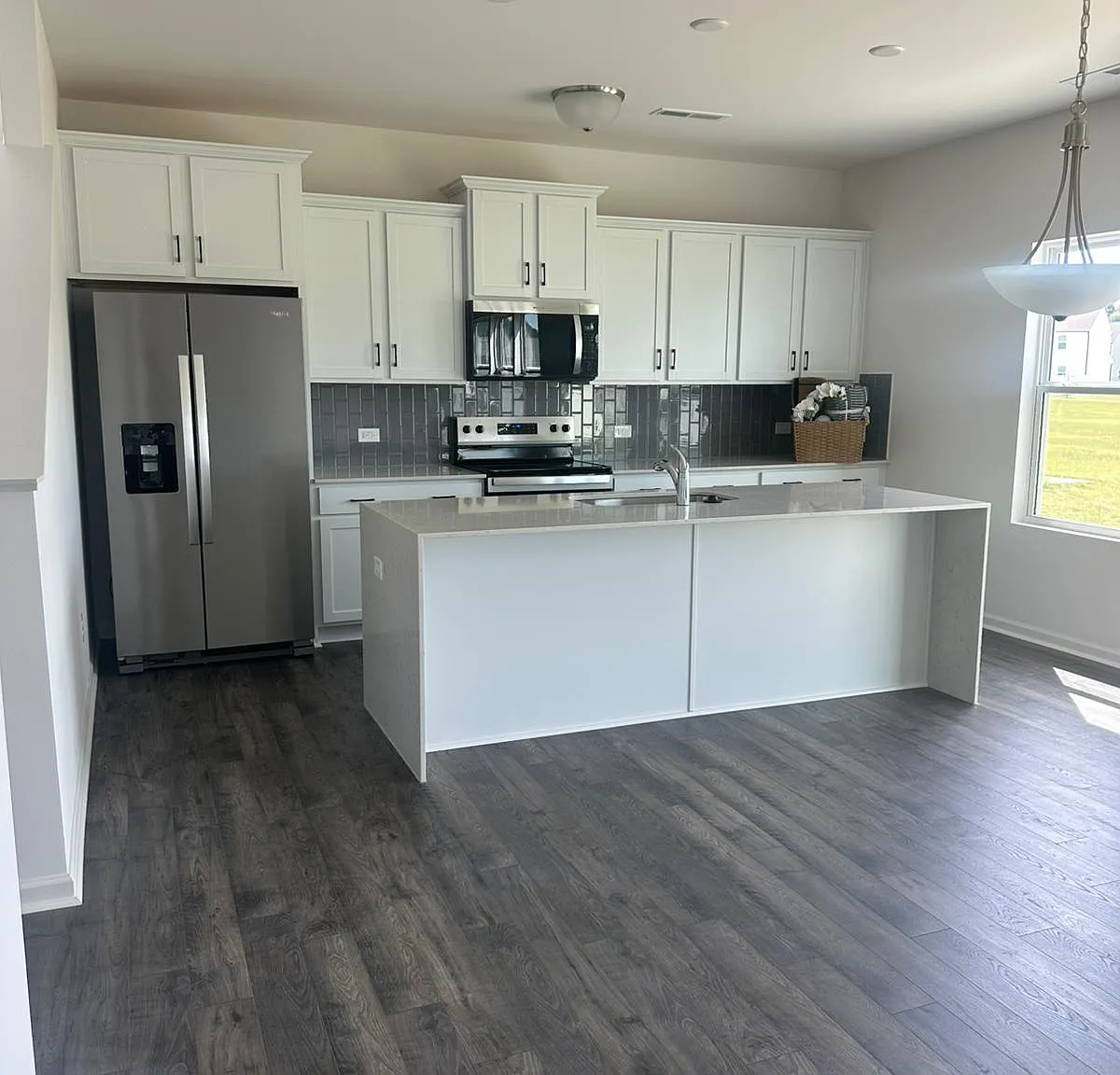 4 bed, 2108 sqft, $2,500 — Photo 2