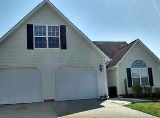 1002 Coalport Rd, Hope Mills, NC 28348