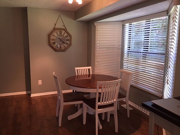 Eating space in kitchen