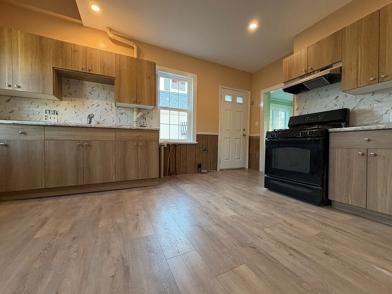 2 bed, $2,300 — Photo 1