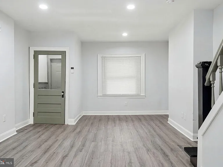 1406 S Allison St — Photo 6