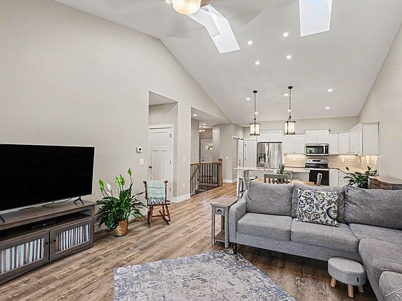 5th image of 4111 Woodburn Ct