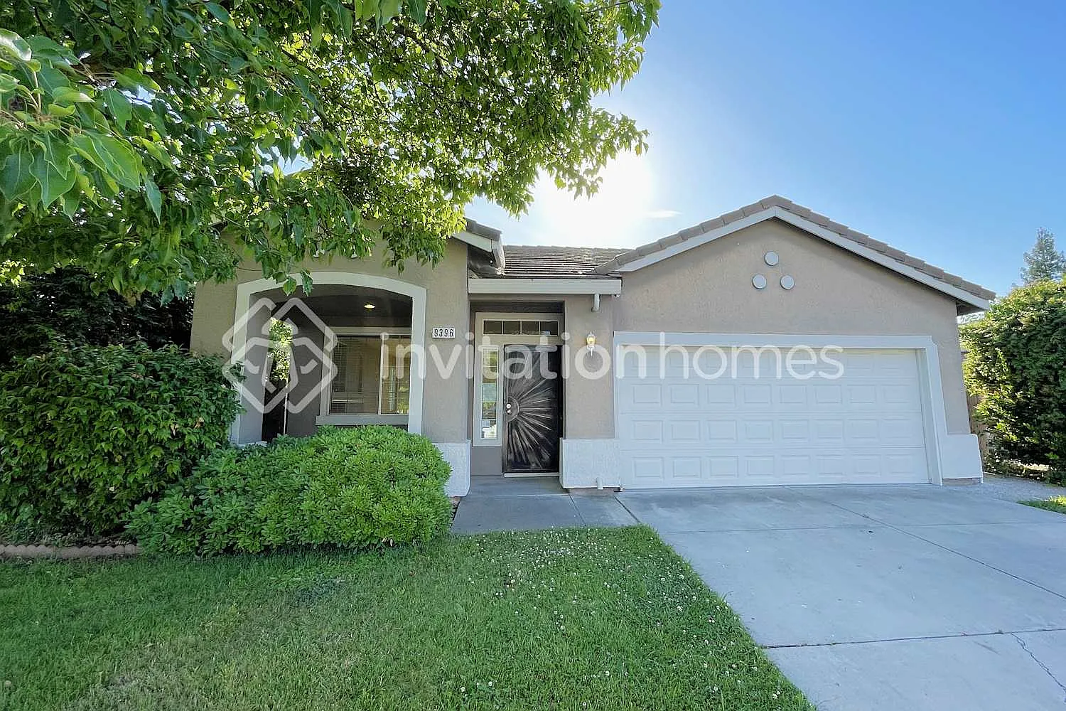 9396 Lakepoint Dr photo 1