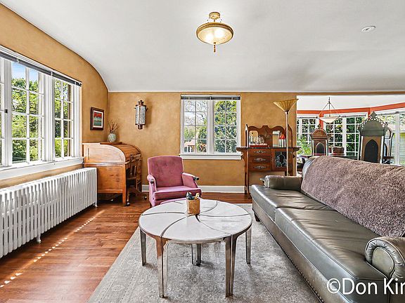4th image of 2479 Coit Ave NE