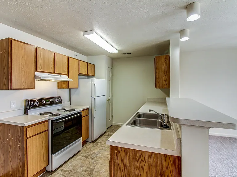 Riverbend Apartment Homes — Photo 12