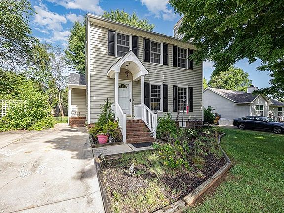 3rd image of 207 Sullivan Ct