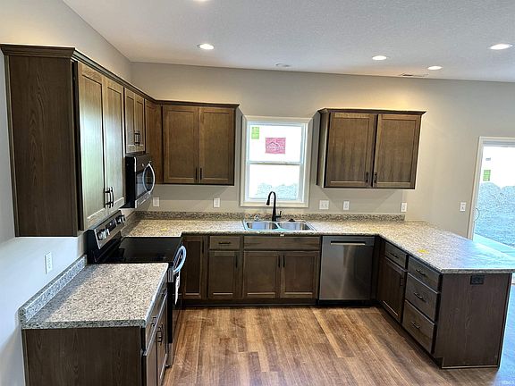 3rd image of 6343 Rockingham Dr