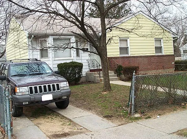 271 Sherman Street, Westbury, NY 11590